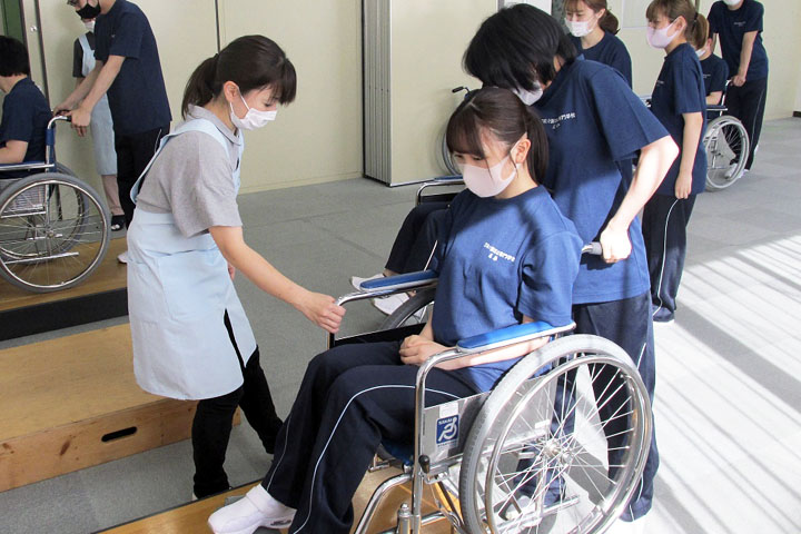 京葉介護福祉専門学校